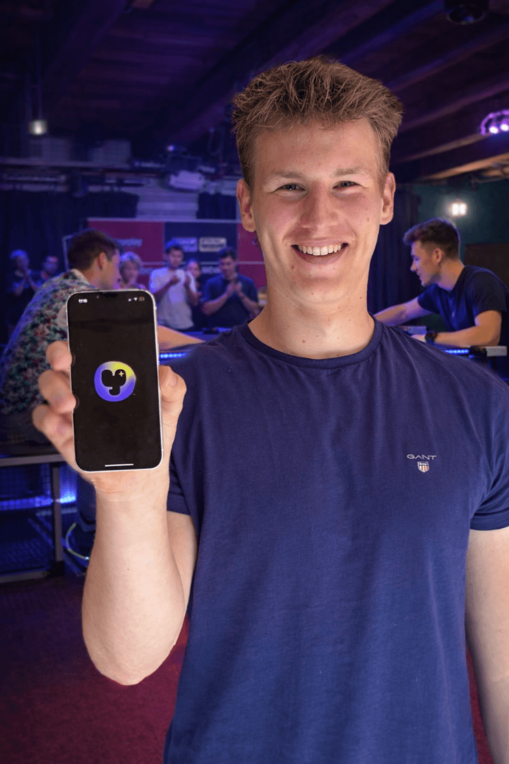 Jonas, Gründer von yeeylo, mit Subsoccer-Tisch